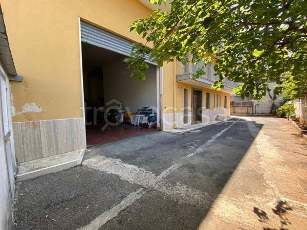 negozio in vendita a Fasano
