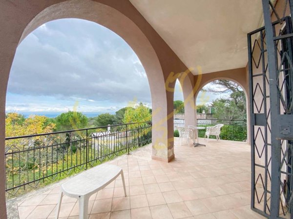 casa indipendente in vendita a Fasano