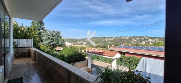 casa indipendente in vendita a Fasano