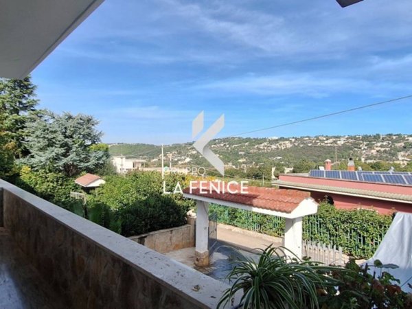 casa indipendente in vendita a Fasano