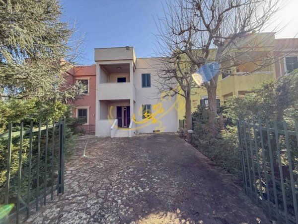 casa indipendente in vendita a Fasano