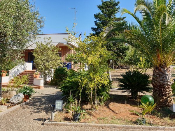 casa indipendente in vendita a Fasano