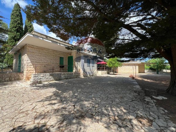 casa indipendente in vendita a Fasano