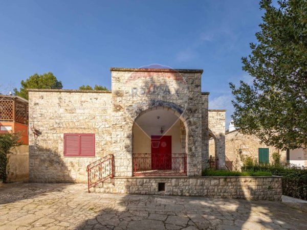 casa indipendente in vendita a Fasano in zona Savelletri