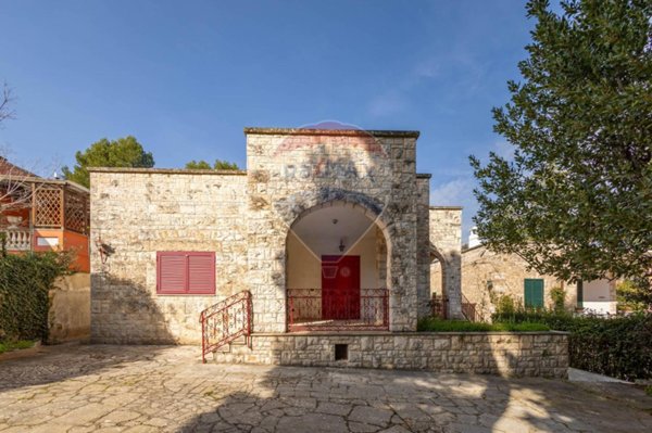 casa indipendente in vendita a Fasano in zona Savelletri