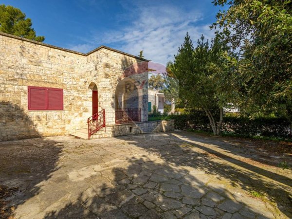 casa indipendente in vendita a Fasano in zona Laureto
