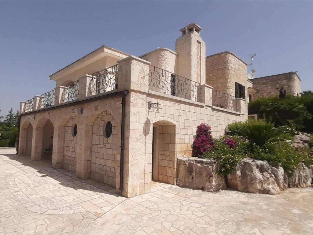 casa indipendente in vendita a Fasano