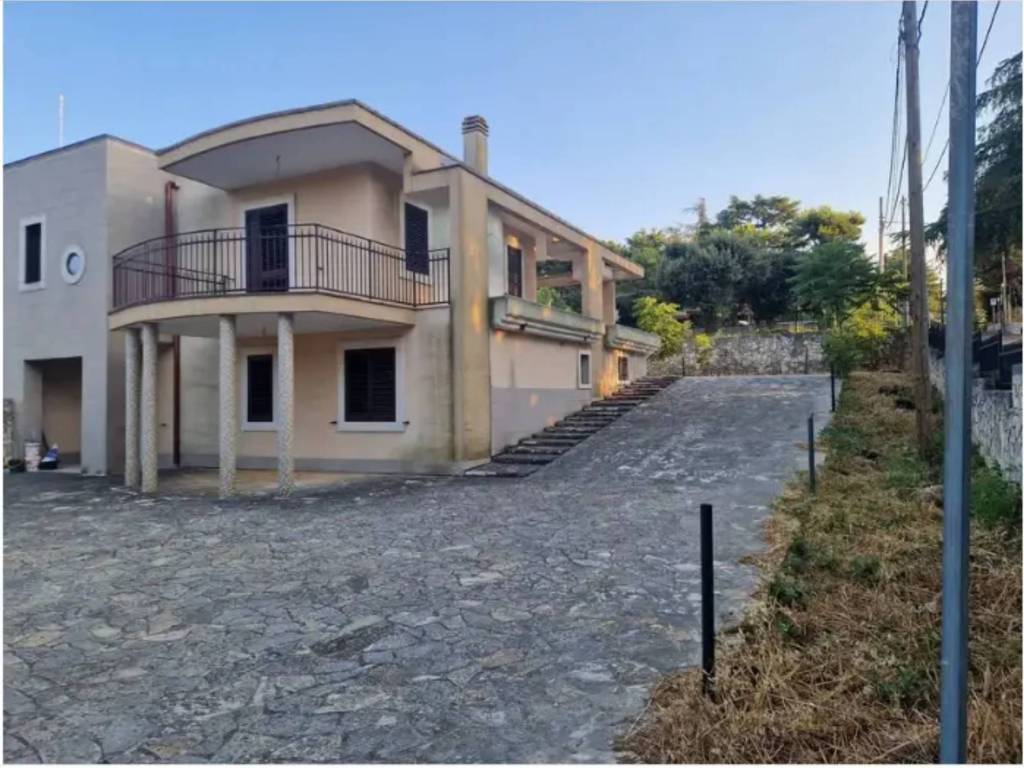 casa indipendente in vendita a Fasano in zona Laureto