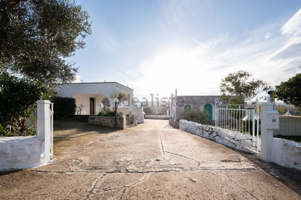 esavano in vendita a Fasano in zona Canale di Pirro