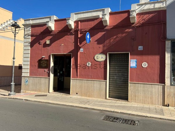 locale commerciale in vendita a Fasano in zona Pezze di Greco