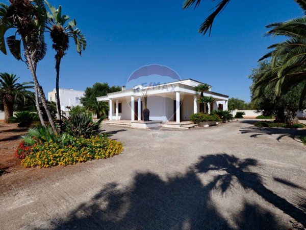 casa indipendente in vendita a Fasano