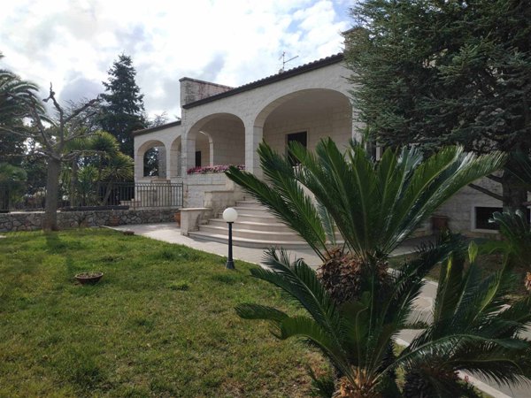 casa indipendente in vendita a Fasano