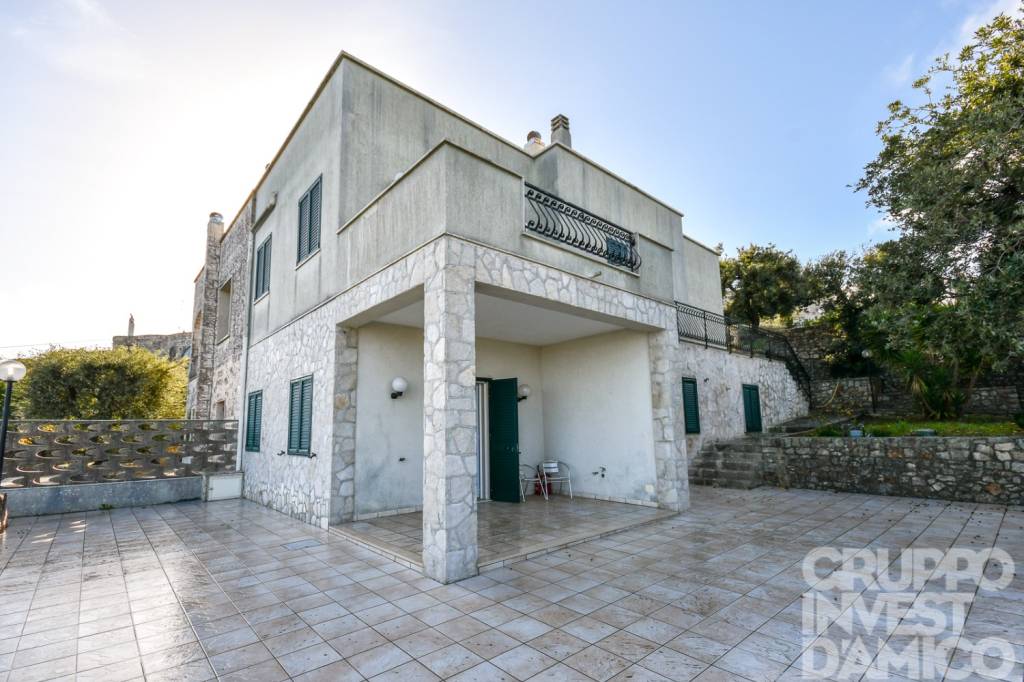 casa indipendente in vendita a Fasano in zona Laureto
