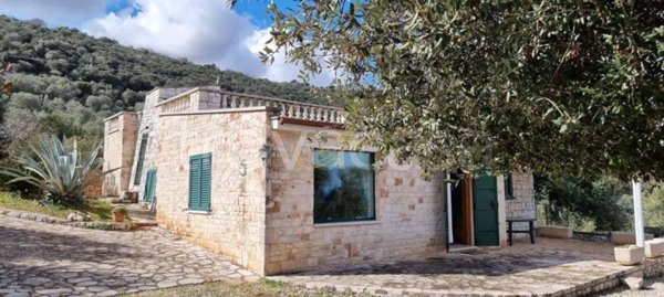 casa indipendente in vendita a Fasano