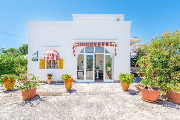 casa indipendente in vendita a Fasano in zona Savelletri