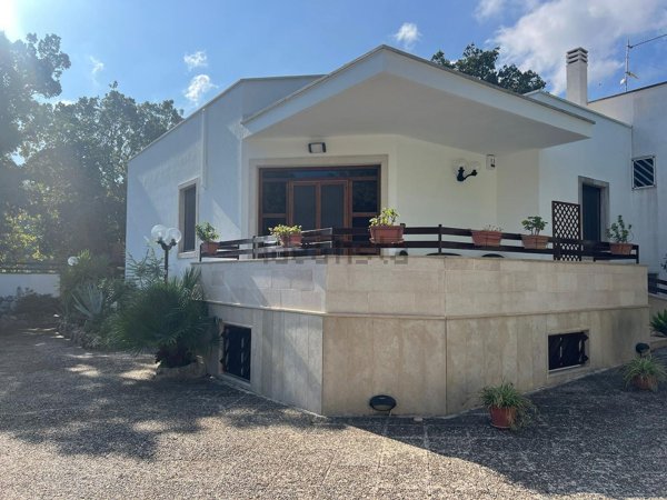 casa indipendente in vendita a Fasano