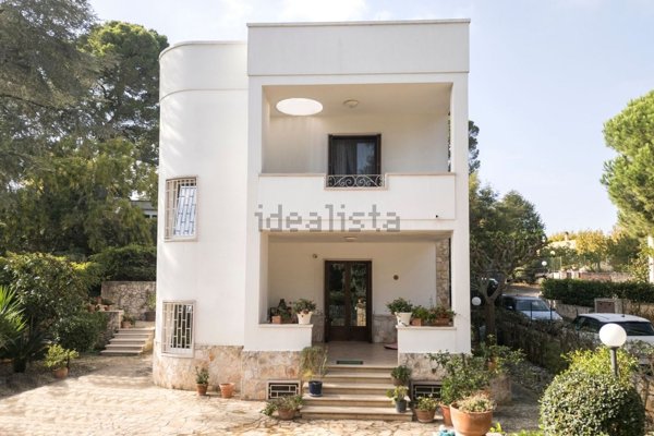 casa indipendente in vendita a Fasano
