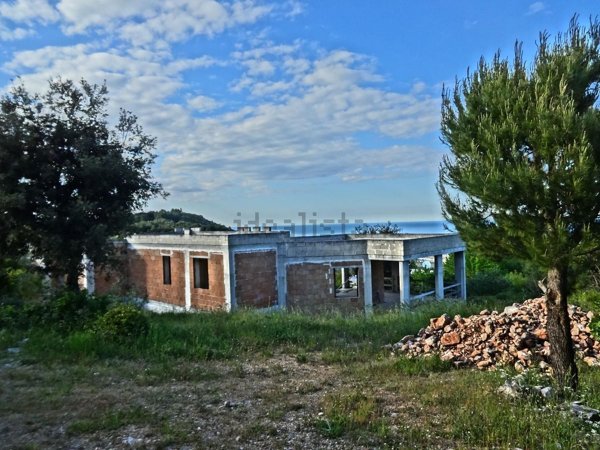casa indipendente in vendita a Fasano