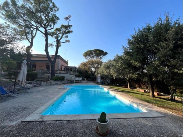 casa indipendente in vendita a Fasano