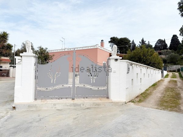 casa indipendente in vendita a Fasano in zona Laureto