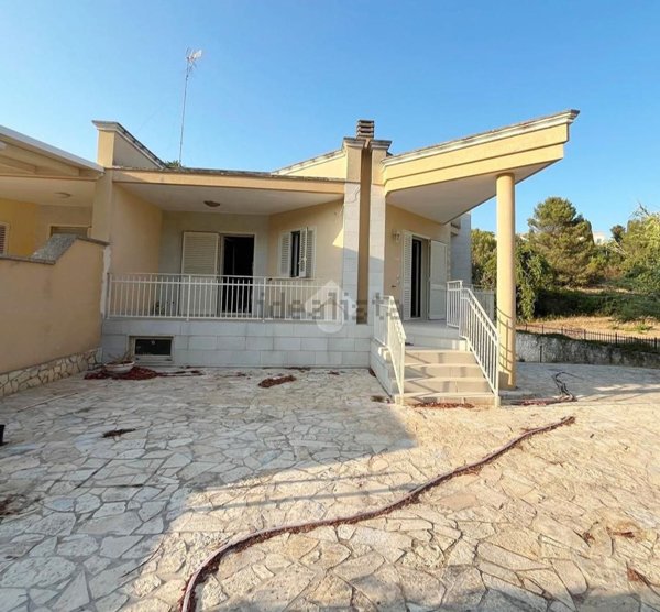 casa indipendente in vendita a Fasano