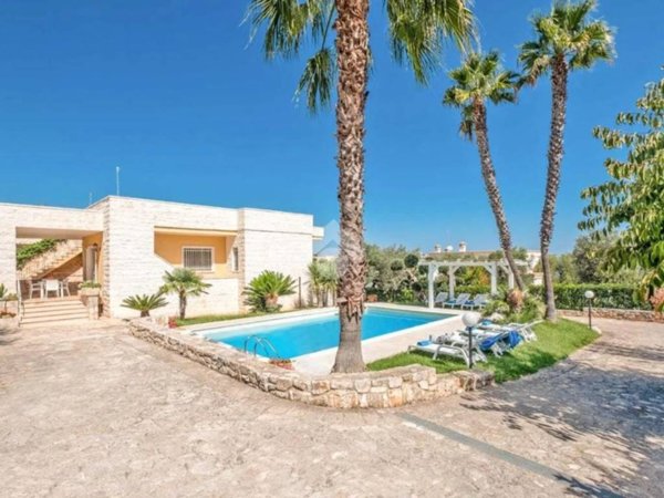 casa indipendente in vendita a Fasano in zona Laureto