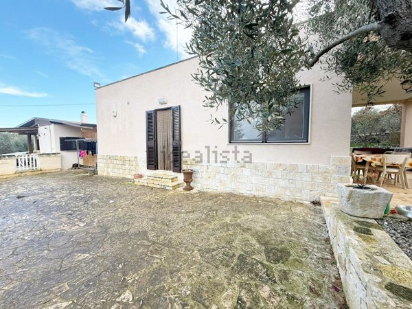 casa indipendente in vendita a Fasano