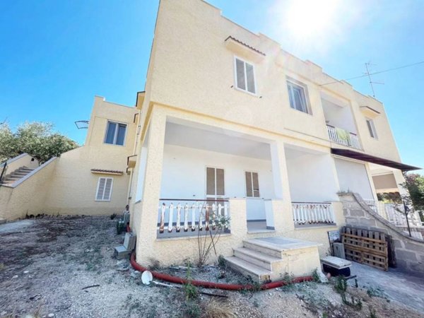 casa indipendente in vendita a Fasano