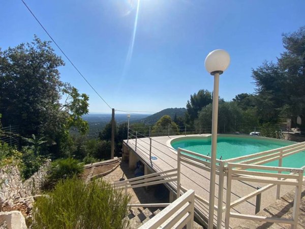 casa indipendente in vendita a Fasano in zona Laureto