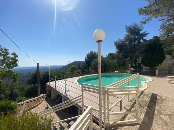 casa indipendente in vendita a Fasano