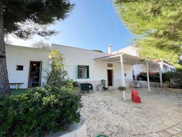 casa indipendente in vendita a Fasano in zona Laureto