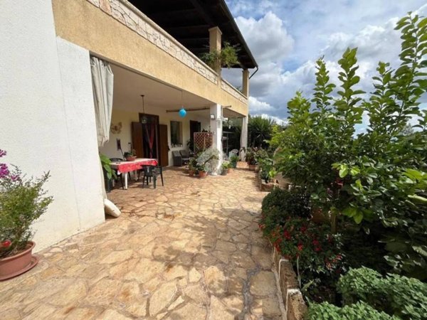 casa indipendente in vendita a Fasano in zona Laureto