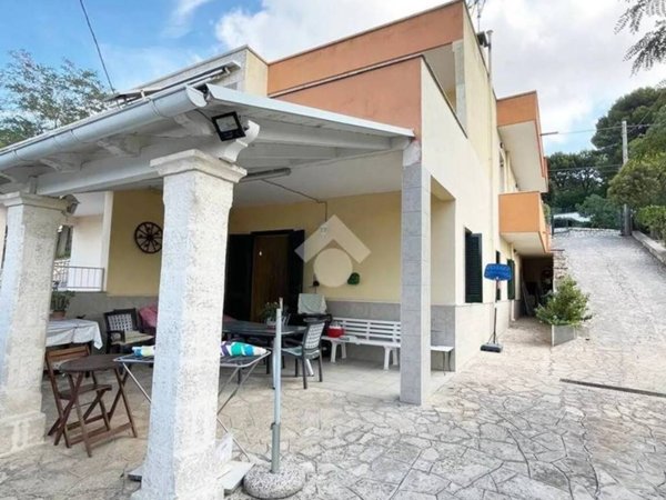 casa indipendente in vendita a Fasano in zona Laureto