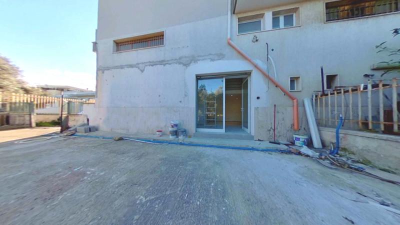 locale commerciale in vendita a Fasano