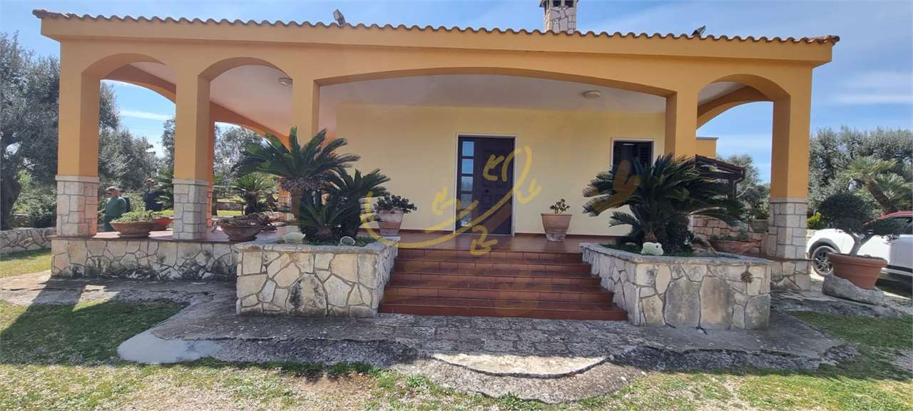 casa indipendente in vendita a Fasano