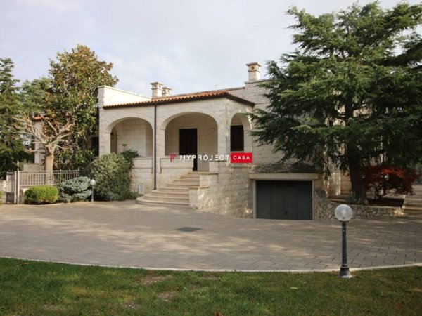 casa indipendente in vendita a Fasano in zona Laureto