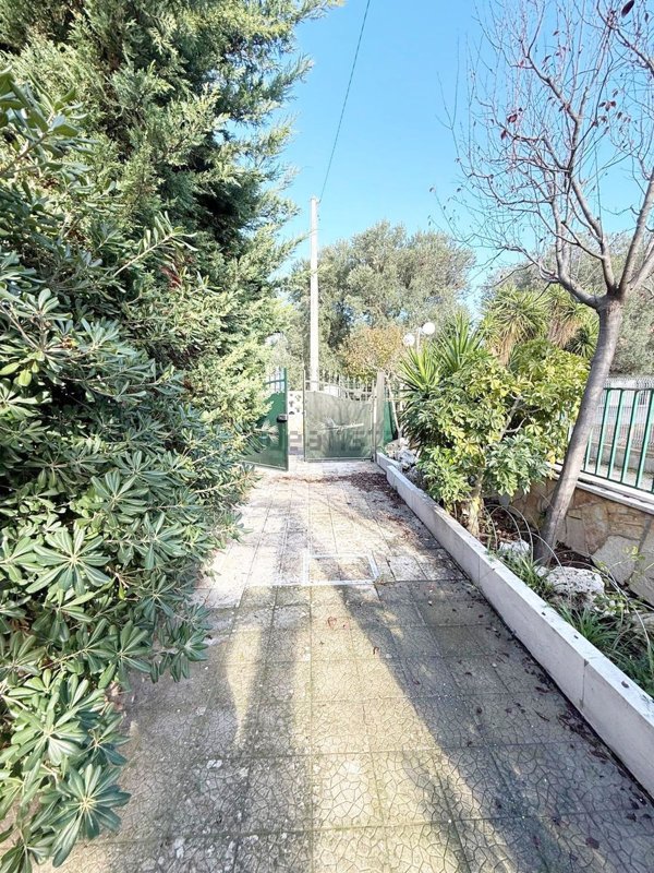 casa indipendente in vendita a Fasano in zona Torre Canne
