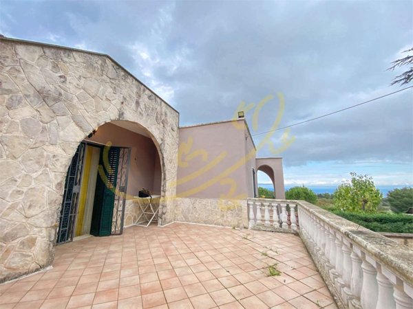 casa indipendente in vendita a Fasano