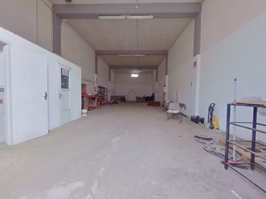 locale commerciale in vendita a Fasano