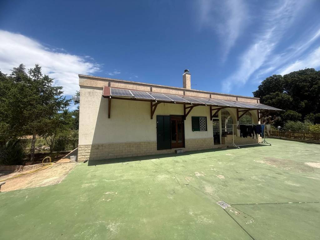 casa indipendente in vendita a Fasano in zona Laureto