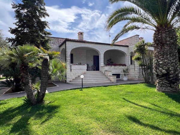 casa indipendente in vendita a Fasano