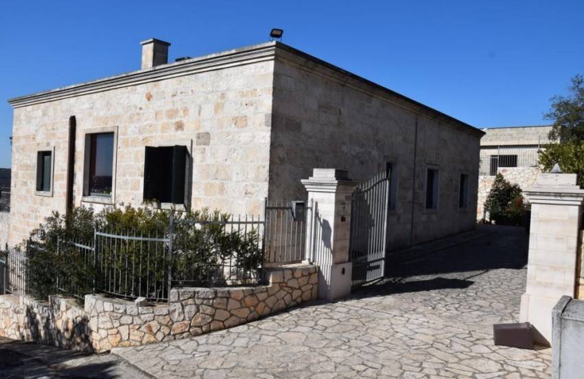 casa indipendente in vendita a Fasano in zona Laureto