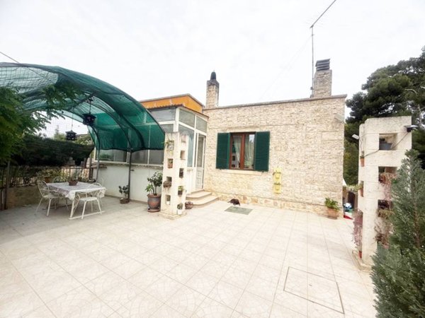 casa indipendente in vendita a Fasano in zona Laureto