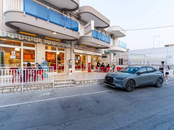 negozio in vendita a Fasano in zona Torre Canne
