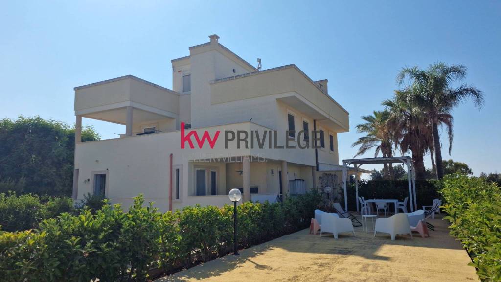 casa indipendente in vendita a Fasano in zona Savelletri
