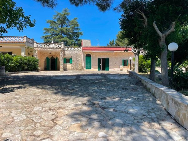 casa indipendente in vendita a Fasano in zona Laureto