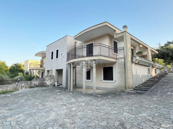 casa indipendente in vendita a Fasano