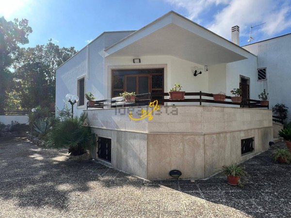 casa indipendente in vendita a Fasano