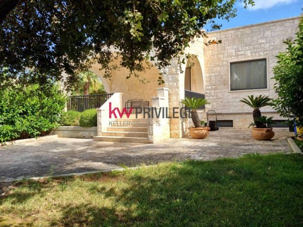 casa indipendente in vendita a Fasano in zona Laureto
