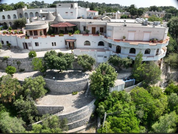 intera palazzina in vendita a Fasano in zona Laureto